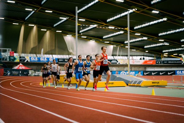 Jonas Patri (TSV Bayer 04 Leverkusen), Simon Arnold (LG Region Karlsruhe), Jonas Storch (LG Passau), Benedikt Hoffmann (TV Waldstraße Wiesbaden), Moritz Gutowski (LG Stadtwerke München), Janne Henschel (LG Filder) im 1500m Vorlauf waehrend der 55. Deutsche Jugend-Hallenmeisterschaften U20 am 24.02.2024 in der Helmut-Körnig-Halle in Dortmund