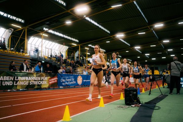 Vanessa Mikitenko (SSC Hanau-Rodenbach), Maxima Majer (LAV Bayer Uerdingen/Dormagen) waehrend der 55. Deutsche Jugend-Hallenmeisterschaften U20 am 24.02.2024 in der Helmut-Körnig-Halle in Dortmund