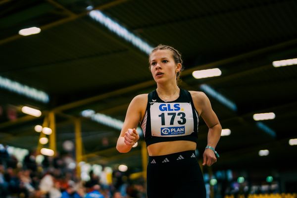 Mona Friedrich (LG Würm Athletik) waehrend der 55. Deutsche Jugend-Hallenmeisterschaften U20 am 24.02.2024 in der Helmut-Körnig-Halle in Dortmund