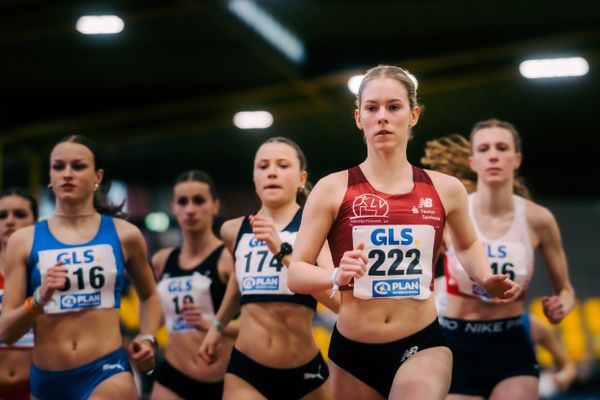 Theresa Weber (LC Paderborn), Lorena Azzola (MTG Mannheim), Leni Hanselmann (MTV 1881 Ingolstadt), Jana Marie Becker (Königsteiner LV) waehrend der 55. Deutsche Jugend-Hallenmeisterschaften U20 am 24.02.2024 in der Helmut-Körnig-Halle in Dortmund