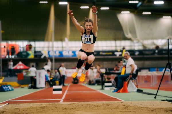 Tabea Schreiber (LAZ Ludwigsburg) waehrend der 55. Deutsche Jugend-Hallenmeisterschaften U20 am 24.02.2024 in der Helmut-Körnig-Halle in Dortmund