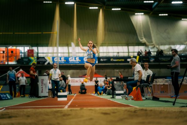 Lotta-Henrike Werner (LG Weserbergland) waehrend der 55. Deutsche Jugend-Hallenmeisterschaften U20 am 24.02.2024 in der Helmut-Körnig-Halle in Dortmund