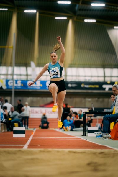 Antonia Bronnert (Rukeli Trollmann e. V.) waehrend der 55. Deutsche Jugend-Hallenmeisterschaften U20 am 24.02.2024 in der Helmut-Körnig-Halle in Dortmund