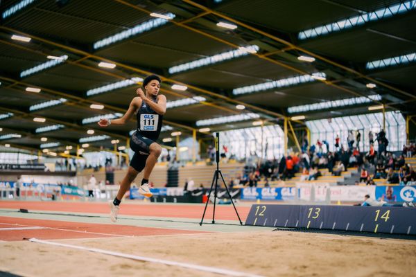 Joel Yamah (SCC Berlin) waehrend der 55. Deutsche Jugend-Hallenmeisterschaften U20 am 24.02.2024 in der Helmut-Körnig-Halle in Dortmund