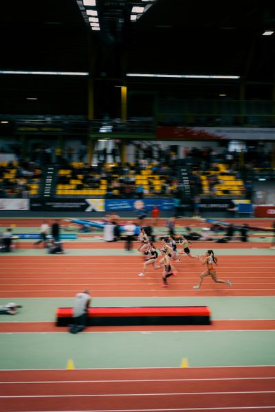 60m mit Luisa Jose (SV GO! Saar 05), Hannah Kaczmarek (SV Halle), Sofia Muche (SV Werder Bremen), Martha Döring (LAC Erdgas Chemnitz), Charlotte Wasser (SC DHfK Leipzig e.V.), Charlotte Riedel (SC DHfK Leipzig e.V.), Mia Rahnfeld (LG Vogtland), Samira Heygster (FTSV Jahn Brinkum) waehrend der 55. Deutsche Jugend-Hallenmeisterschaften U20 am 24.02.2024 in der Helmut-Körnig-Halle in Dortmund