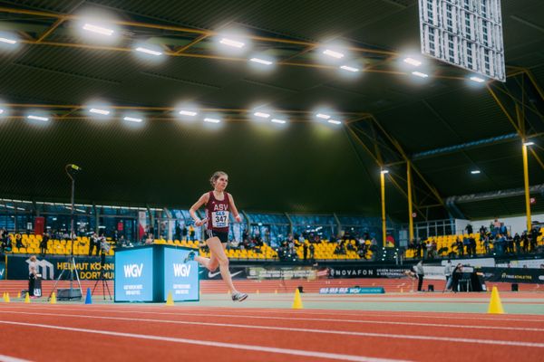 Vera Coutellier (ASV Köln e. V.)waehrend der 55. Deutsche Jugend-Hallenmeisterschaften U20 am 24.02.2024 in der Helmut-Körnig-Halle in Dortmund