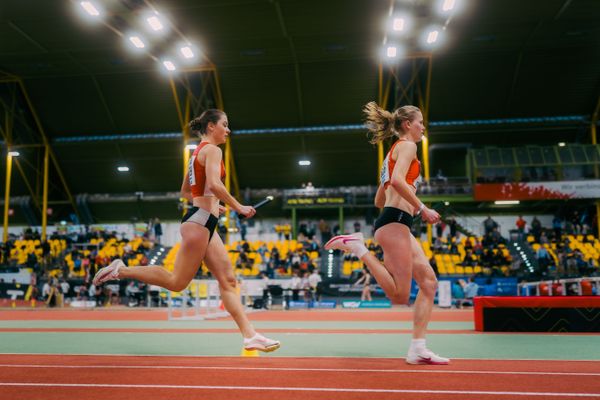 Carolin Bothe (LG Olympia Dortmund), Pia Schlattmann (LG Brillux Münster) waehrend der 55. Deutsche Jugend-Hallenmeisterschaften U20 am 24.02.2024 in der Helmut-Körnig-Halle in Dortmund