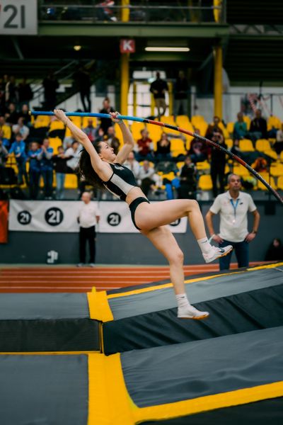 Anna Hiesinger (LAZ Ludwigsburg) waehrend der 55. Deutsche Jugend-Hallenmeisterschaften U20 am 24.02.2024 in der Helmut-Körnig-Halle in Dortmund