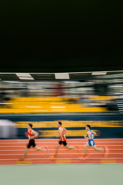 Till Woldrich (Dresdner SC 1898), Christoph Kessler (LG Region Karlsruhe), Maximilian Feist (TV Wattenscheid 01) waehrend der 55. Deutsche Jugend-Hallenmeisterschaften U20 am 24.02.2024 in der Helmut-Körnig-Halle in Dortmund