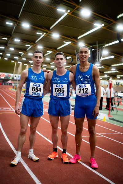 Constantin Feist (TV Wattenscheid 01), Maximilian Feist (TV Wattenscheid 01), Florian Zittel (TV Wattenscheid 01) waehrend der 55. Deutsche Jugend-Hallenmeisterschaften U20 am 24.02.2024 in der Helmut-Körnig-Halle in Dortmund