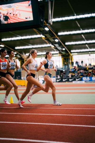 Lilly Steingaß (SC DHfK Leipzig e.V.), Vanessa Mikitenko (SSC Hanau-Rodenbach), Lera Miller (VfL Löningen) waehrend der 55. Deutsche Jugend-Hallenmeisterschaften U20 am 25.02.2024 in der Helmut-Körnig-Halle in Dortmund