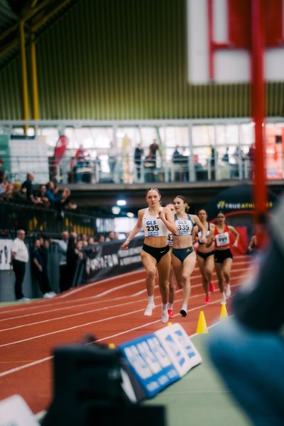 Vanessa Mikitenko (SSC Hanau-Rodenbach) im 1500m Finale waehrend der 55. Deutsche Jugend-Hallenmeisterschaften U20 am 25.02.2024 in der Helmut-Körnig-Halle in Dortmund