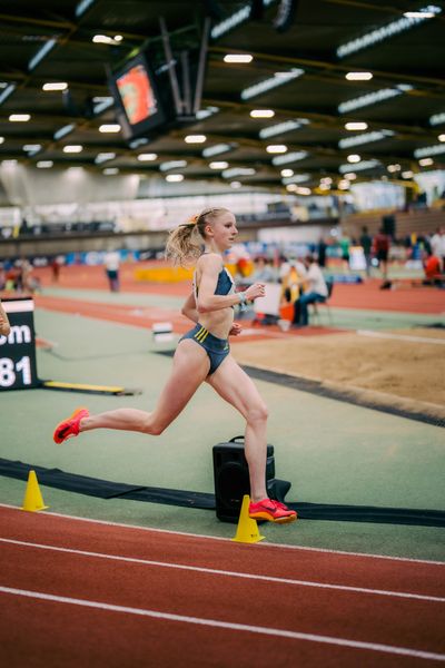 Paula Terhorst (VfL Löningen) waehrend der 55. Deutsche Jugend-Hallenmeisterschaften U20 am 25.02.2024 in der Helmut-Körnig-Halle in Dortmund