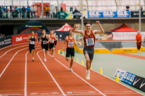 Louis Buschbeck (Königsteiner LV) waehrend der 55. Deutsche Jugend-Hallenmeisterschaften U20 am 25.02.2024 in der Helmut-Körnig-Halle in Dortmund