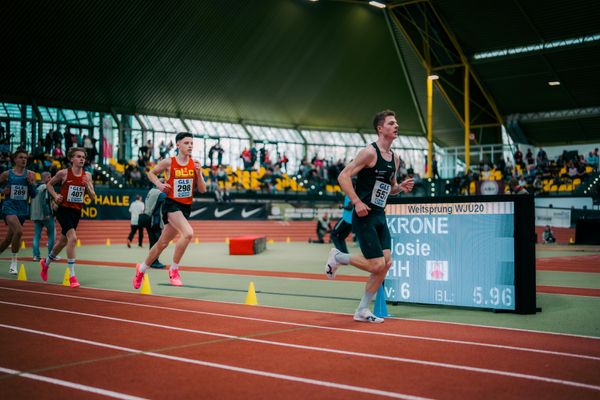 Luke Hühn (Braunschweiger Laufclub) waehrend der 55. Deutsche Jugend-Hallenmeisterschaften U20 am 25.02.2024 in der Helmut-Körnig-Halle in Dortmund