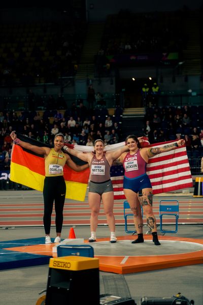 Yemisi Ogunleye (GER/Germany), Sarah Mitton (CAN/Canada), Chase Jackson (USA/United States of America) beim Kugelstoßen am 01.03.2024 bei den World Athletics Indoor Championships in Glasgow (Schottland / Vereinigtes Königreich)