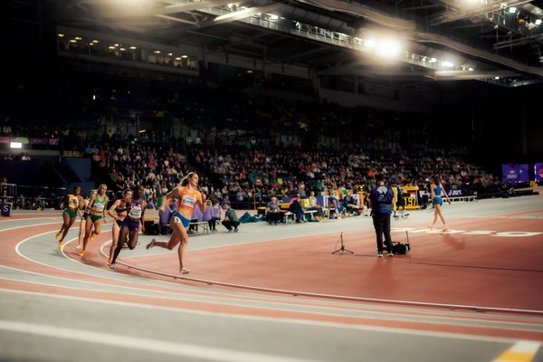 Lieke Klaver (NED/Netherlands) , Talitha Diggs (USA/United States of America) im 400m Halbfinale am 01.03.2024 bei den World Athletics Indoor Championships in Glasgow (Schottland / Vereinigtes Königreich)