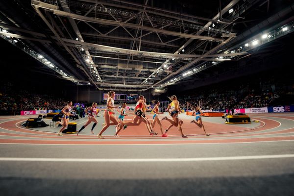 800m Fünfkampf Frauen mit Sofie Dokter (NED/NEtherlands), Sveva Gerevini (ITA/Italy), Noor Vidts (BEL/Belgium), Szabina Szucs (HUN/Hungary), Verena Mayr (AUT/Austria), Bianca Salming (SWE/Sweden), Yuliya Loban (UKR/Ukraine), Saga Vanninen (FIN/Finland), Chari Hawkins (USA/United States of America), Abigail Pawlett (GBR/Great Britain) am 01.03.2024 bei den World Athletics Indoor Championships in Glasgow (Schottland / Vereinigtes Königreich)