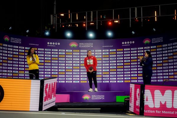 Yemisi Ogunleye (GER/Germany), Sarah Mitton (CAN/Canada), Chase Jackson (USA/United States of America) bei der Siegerehrung am 01.03.2024 bei den World Athletics Indoor Championships in Glasgow (Schottland / Vereinigtes Königreich)