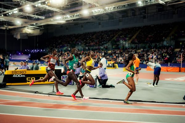 Natoya Goule-Toppin (JAM/Jamaica), Noelie Yarigo (BEN), Tsige Duguma (ETH), Vivian Chebet Kiprotich (KEN/Kenya) im 800m Halbfinale am 02.03.2024 bei den World Athletics Indoor Championships in Glasgow (Schottland / Vereinigtes Königreich)