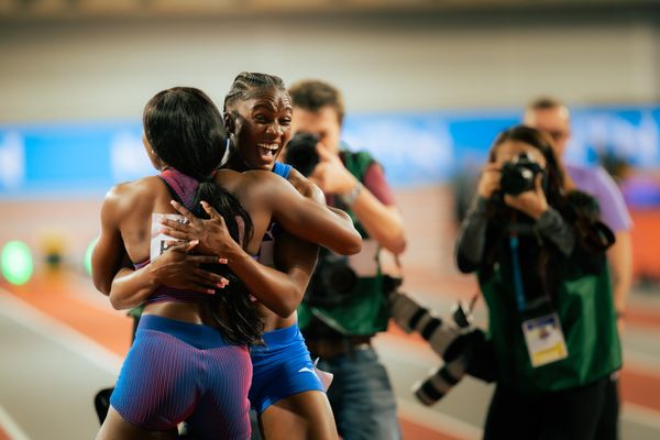 Julien Alfred (LCA/Saint Lucia), Mikiah Brisco (USA/United States of America) am 02.03.2024 bei den World Athletics Indoor Championships in Glasgow (Schottland / Vereinigtes Königreich)