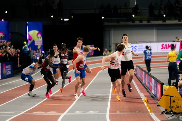 Wechsel Vorlauf 1 4x400m Staffel Männer mit Christian Iguacel (BEL/Belgium), Tibo De Smet (BEL/Belgium), Trevor Bassitt (USA/United States of America), Matthew Boling (USA/United States of America), Zablon Ekhal Ekwam (KEN/Kenya), Kelvin Sane Tauta (KEN/Kenya), Patrik Dömötör (SVK/Slovakia), Miroslav Marcek (SVK/Slovakia) am 03.03.2024 bei den World Athletics Indoor Championships in Glasgow (Schottland / Vereinigtes Königreich)