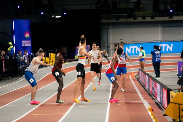 Wechsel Vorlauf 1 4x400m Staffel Männer mit Tibo De Smet (BEL/Belgium), Dylan Borlee (BEL/Belgium), Matthew Boling (USA/United States of America), Christopher Bailey (USA/United States of America), Boniface Ontuga Mweresa (KEN/Kenya), Mario Hanic (SVK/Slovakia) 03.03.2024 bei den World Athletics Indoor Championships in Glasgow (Schottland / Vereinigtes Königreich)