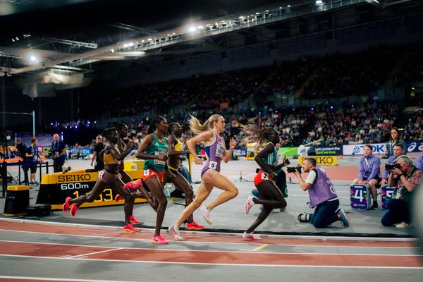 Tsige Duguma (ETH/Ethiopia), Jemma Reekie (GBR/Great Britain), Noelie Yarigo (BEN), Habitam Alemu (ETH/Ethiopia), Halimah Nakaayi (UGA/Uganda), Vivian Chebet Kiprotich (KEN/Kenya) am 03.03.2024 bei den World Athletics Indoor Championships in Glasgow (Schottland / Vereinigtes Königreich)