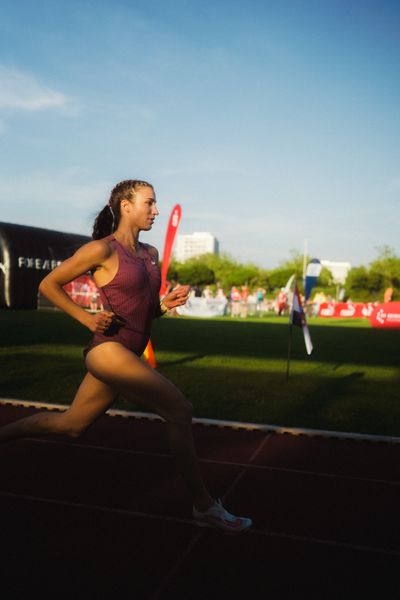 Lara Tortell (GER/Athletics Team Karben) am 11.05.2024 während der 8. PUMA NITRO Lange Laufnacht im Carl-Kaufmann-Stadion in Karlsruhe