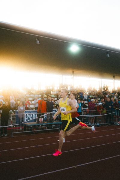 Emil Meggle (GER/LG Göttingen) am 11.05.2024 während der 8. PUMA NITRO Lange Laufnacht im Carl-Kaufmann-Stadion in Karlsruhe