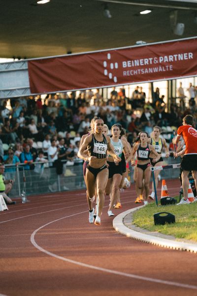 Anais Bourgoin (FRA/Entente Franconville Cesame Val D'oise) am 11.05.2024 während der 8. PUMA NITRO Lange Laufnacht im Carl-Kaufmann-Stadion in Karlsruhe