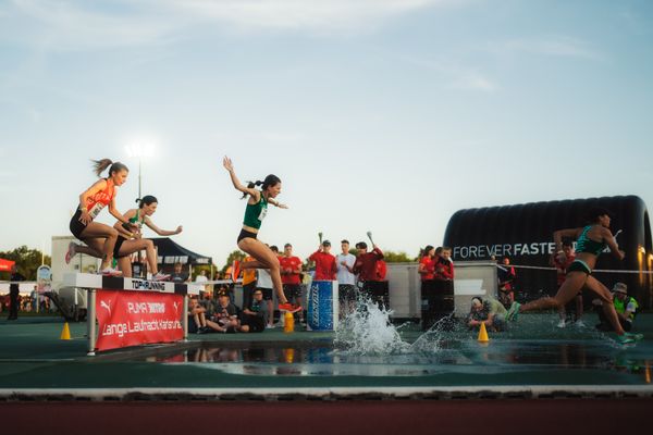 Sümeyye Erol (TUR/Türkei), Blanca Fernández (ESP/Playas de Castellon) am 11.05.2024 während der 8. PUMA NITRO Lange Laufnacht im Carl-Kaufmann-Stadion in Karlsruhe
