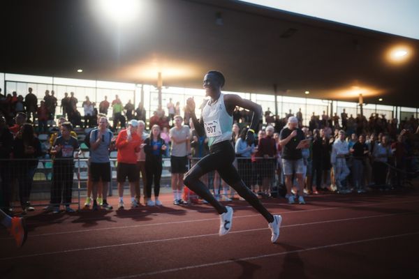 Dominic Lokinyomo Lobalu (SUI/LC Brühl) am 11.05.2024 während der 8. PUMA NITRO Lange Laufnacht im Carl-Kaufmann-Stadion in Karlsruhe