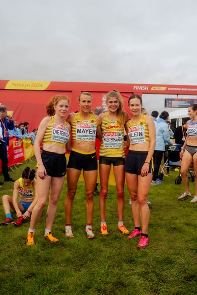 Eva Dieterich (Germany), Domenika Mayer (Germany), Konstanze Klosterhalfen (Germany), Hanna Klein (Germany) am 08.12.2024 bei den Crosslauf-Europameisterschaften in Antalya