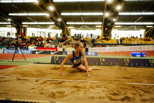 Lotta-Henrike Werner (LG Weserbergland) im Dreipsrung während den deutschen Jugend-Hallenmeisterschaften U20 am 15.02.2025 in der Helmut-Körnig-Halle in Dortmund