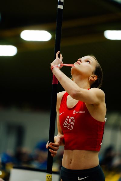 Klara Härke (MTV 49 Holzminden) waehrend den deutschen Jugend-Hallenmeisterschaften U20 am 15.02.2025 in der Helmut-Körnig-Halle in Dortmund