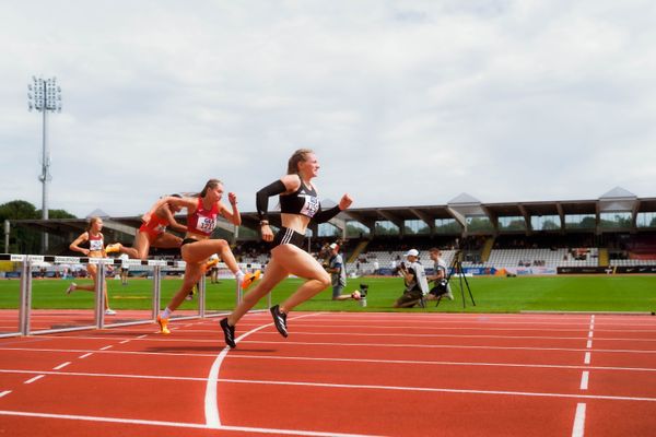 Aurora Klotz (LC Jena), Serina Riedel (SV Halle) waehrend der U16-/U23-DM am 06.07.2025 im Donaustadion in Ulm
