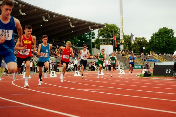 Jonas Stümpfig (SSF Bonn), Hans Kobmann (Braunschweiger Laufclub), Constantin Harry Fox (SV 1885 Teutschenthal/WLT), Jonas Hörnke (ASC Düsseldorf), Till-Hendrik Kunze (SG Gaselan Fürstenwalde), Jaron Diehr (VfL Wolfsburg), Hendrik Brauer (1.VfL FORTUNA Marzahn), Zons Sydney von (TSV Bayer Dormagen) waehrend der U16-/U23-DM am 06.07.2025 im Donaustadion in Ulm