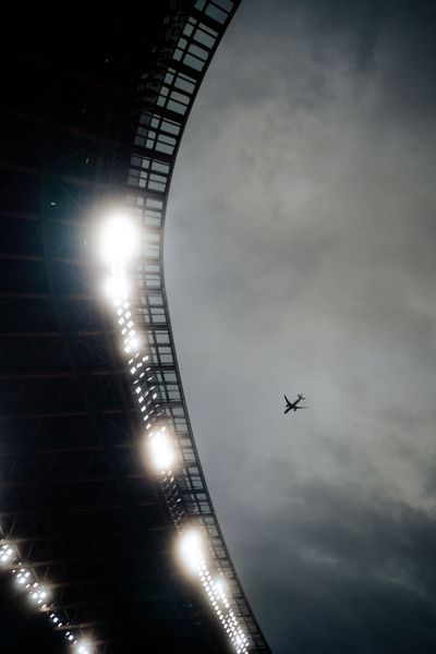 A plan flies over the stadium the National Stadium during the World Athletics Championships on 13.09.2025 in Tokyo.