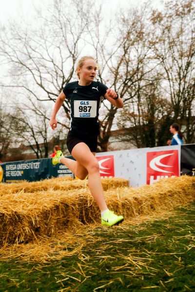 Gloria Herold (Erfurter LAC) im Lauf L01 - Weibliche Jugend U18 bei den Deutschen Meisterschaften im Crosslauf auf dem Sportgelände Bürgerpark Nord am 29.11.2025 in Darmstadt