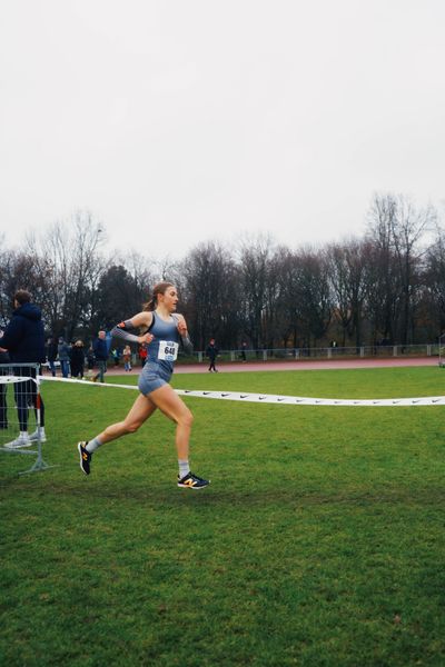 Lera Miller (VfL Löningen) im Lauf L03 - Weibliche Jugend U20 bei den Deutschen Meisterschaften im Crosslauf auf dem Sportgelände Bürgerpark Nord am 29.11.2025 in Darmstadt