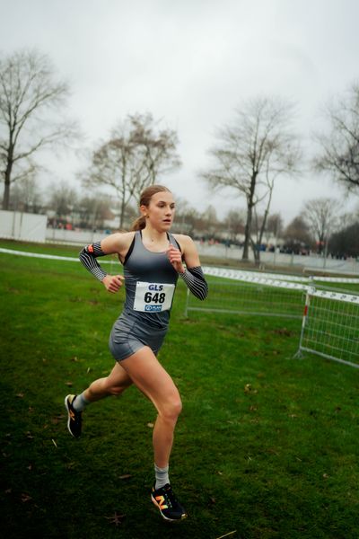 Lera Miller (VfL Löningen) im Lauf L03 - Weibliche Jugend U20 bei den Deutschen Meisterschaften im Crosslauf auf dem Sportgelände Bürgerpark Nord am 29.11.2025 in Darmstadt
