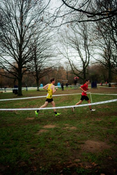 Mathias Hotze (LG Göttingen) im Lauf L04 - Männliche Jugend U20 bei den Deutschen Meisterschaften im Crosslauf auf dem Sportgelände Bürgerpark Nord am 29.11.2025 in Darmstadt