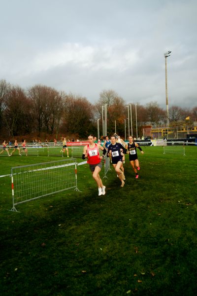 Katja Bäuerle (LG Region Karlsruhe), Vera Coutellier (Cologne Athletics) bei den Deutschen Meisterschaften im Crosslauf auf dem Sportgelände Bürgerpark Nord am 29.11.2025 in Darmstadt