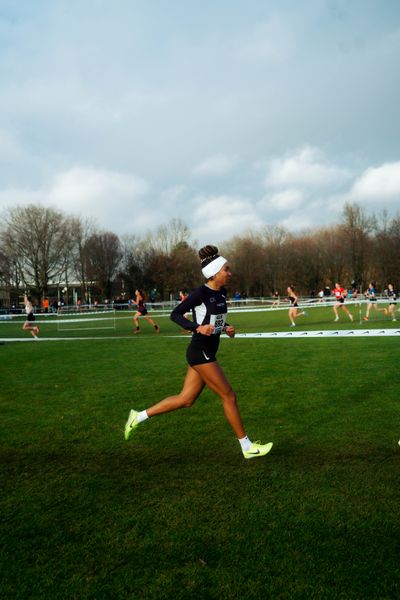 Natalie Füllgraf (Cologne Athletics) im Lauf L05 - Frauen Mittelstrecke bei den Deutschen Meisterschaften im Crosslauf auf dem Sportgelände Bürgerpark Nord am 29.11.2025 in Darmstadt
