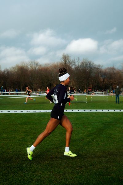Natalie Füllgraf (Cologne Athletics) im Lauf L05 - Frauen Mittelstrecke bei den Deutschen Meisterschaften im Crosslauf auf dem Sportgelände Bürgerpark Nord am 29.11.2025 in Darmstadt