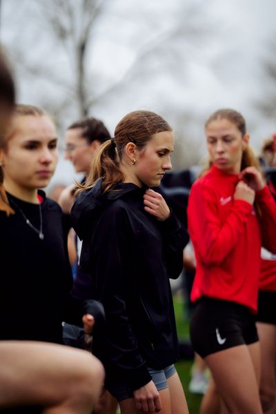 Lera Miller (VfL Löningen) im Lauf L03 - Weibliche Jugend U20 bei den Deutschen Meisterschaften im Crosslauf auf dem Sportgelände Bürgerpark Nord am 29.11.2025 in Darmstadt