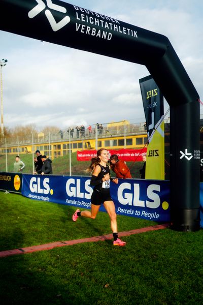 Wendall Lorenzen (Berlin Track Club) im Lauf L06 - Männer Mittelstrecke bei den Deutschen Meisterschaften im Crosslauf auf dem Sportgelände Bürgerpark Nord am 29.11.2025 in Darmstadt