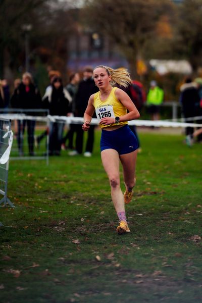 Maya Schuler (LG Ortenau Nord) im Lauf L03 - Weibliche Jugend U20 bei den Deutschen Meisterschaften im Crosslauf auf dem Sportgelände Bürgerpark Nord am 29.11.2025 in Darmstadt