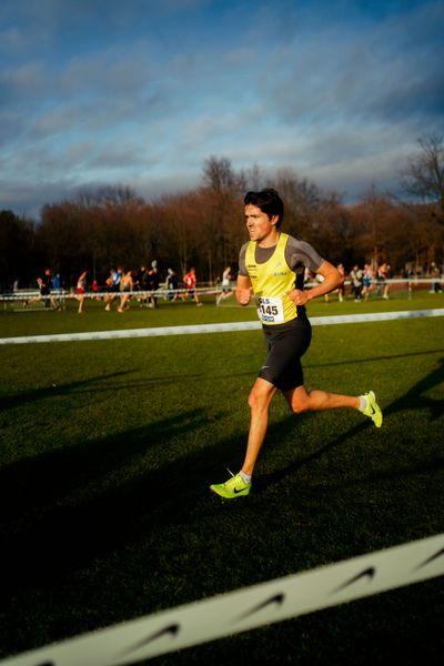 Timo Benitz (LG farbtex Nordschwarzwald) im Lauf L06 - Männer Mittelstrecke bei den Deutschen Meisterschaften im Crosslauf auf dem Sportgelände Bürgerpark Nord am 29.11.2025 in Darmstadt